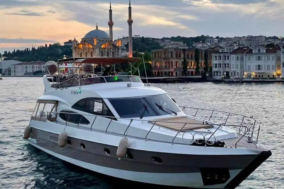 Tour privado en yate por el Bósforo de Estambul (Experiencia VIP)