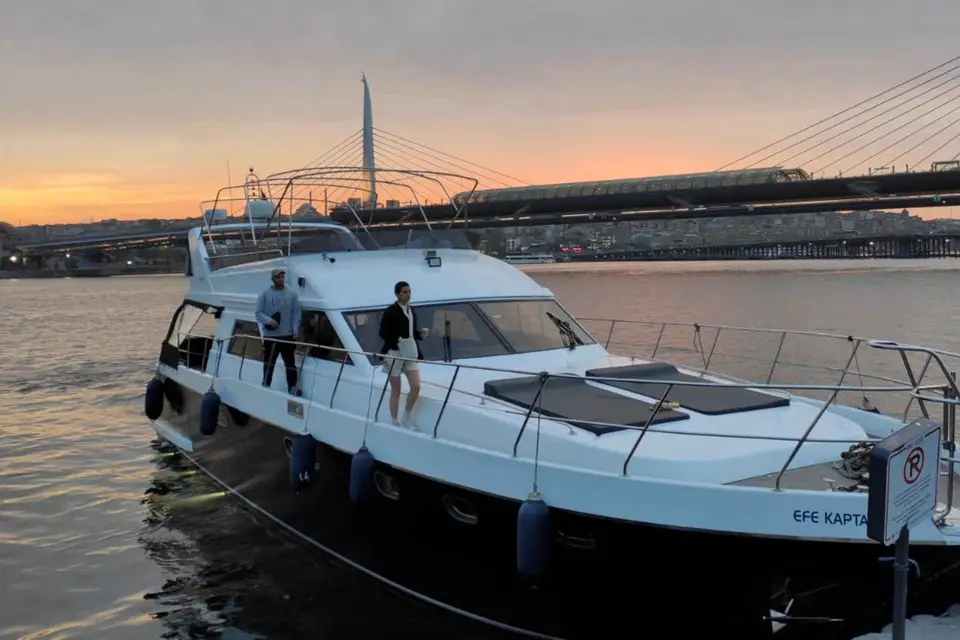 Estambul: Tour privado en yate de lujo por el río Bósforo