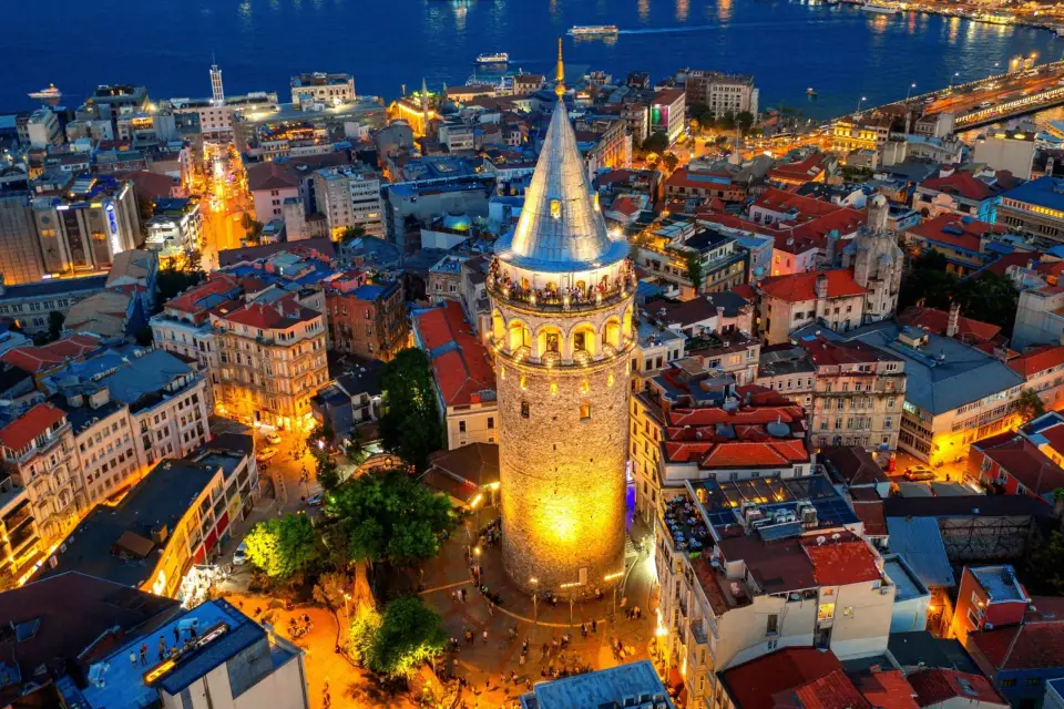 Estambul: Visita guiada nocturna a pie por el distrito de Karakoy