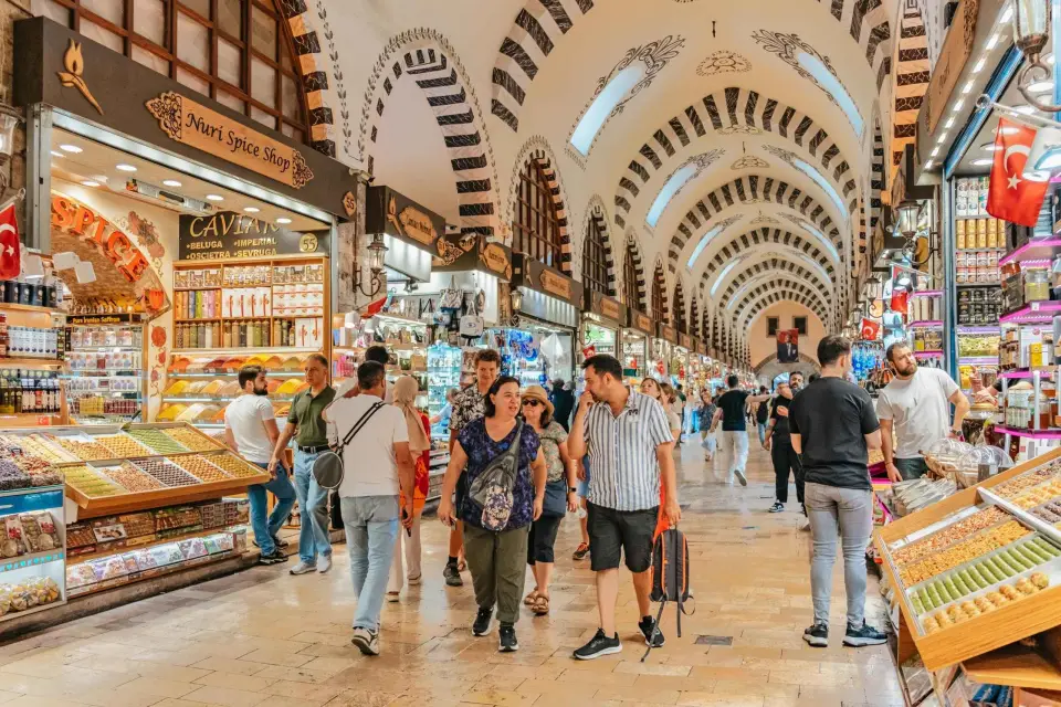Estambul: Visita guiada a pie gastronómica por Europa y Asia