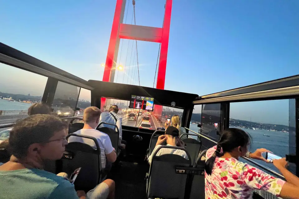 Estambul: Visita nocturna en autobús por los dos continentes con comentarios