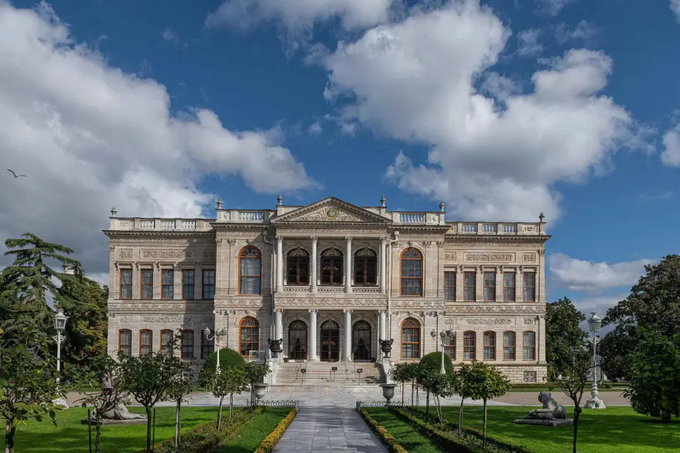 Estambul: Visita al Palacio de Dolmabahce y Crucero en Yate por el Bósforo