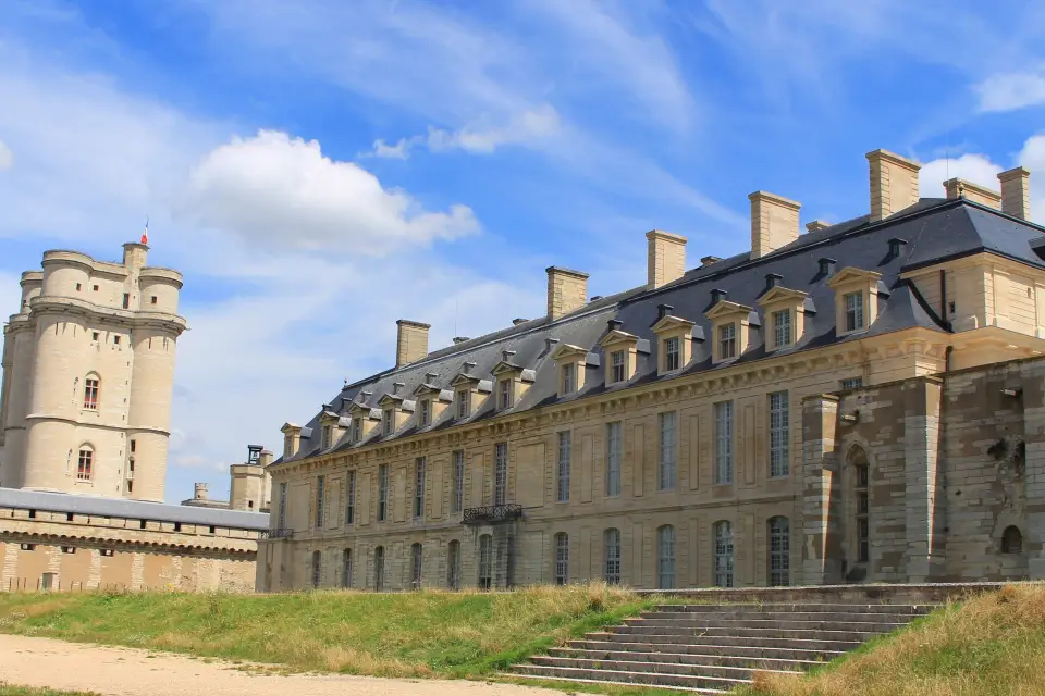 Entrada al castillo de Vincennes y su capilla
