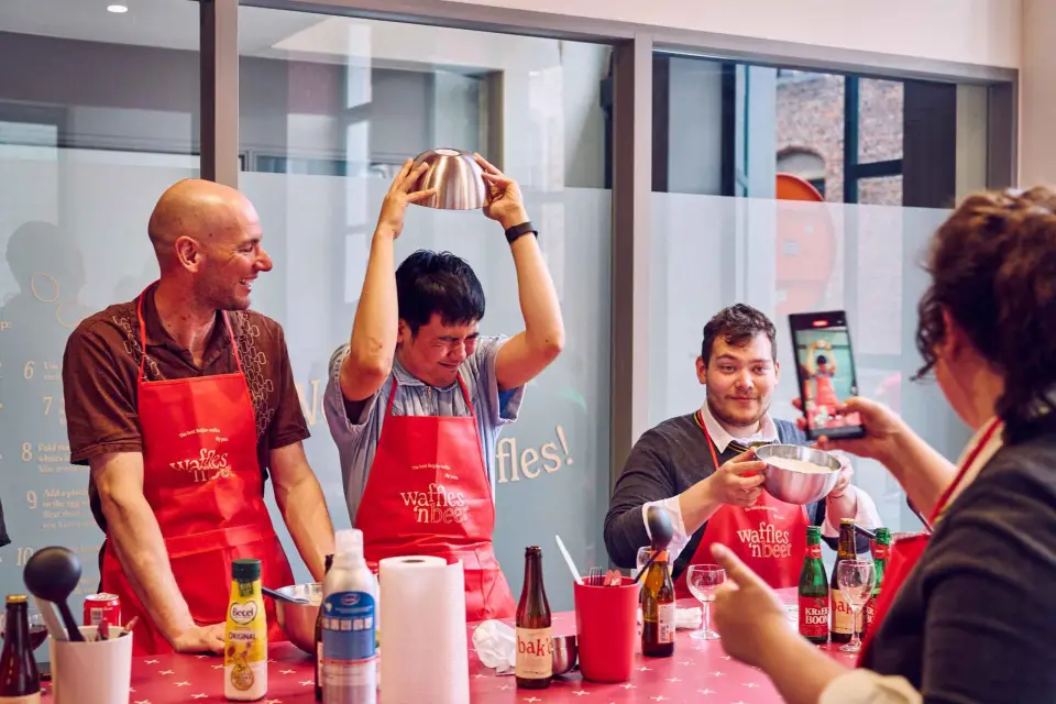 Gante: Taller de elaboración de gofres belgas con degustación de cerveza