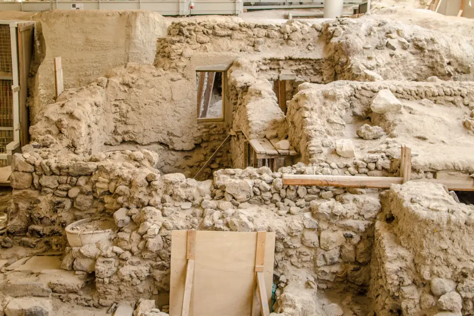 Excursión al yacimiento de Akrotiri