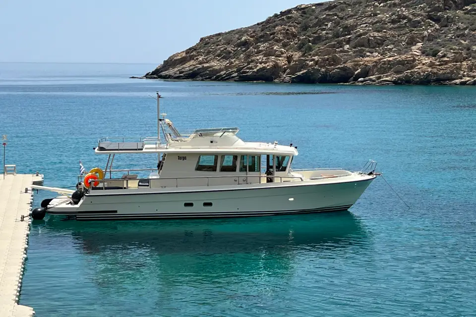 Paseo en yate privado por Santorini