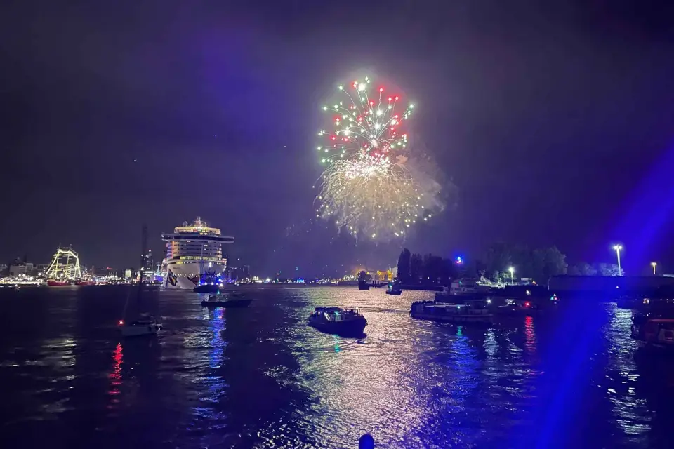 Hamburgo: Crucero por el puerto en Nochevieja
