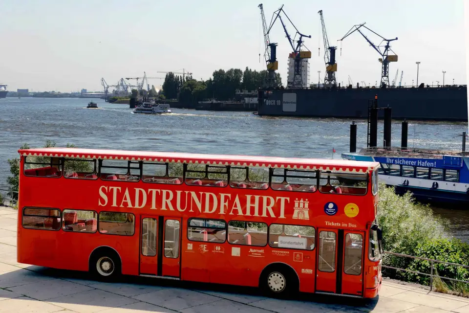 Descubrir Hamburgo: Tour en autobús con crucero por el puerto y el lago Alster
