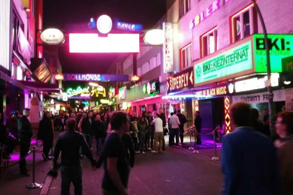 Hamburgo: Pub Crawl Tour Privado Nocturno
