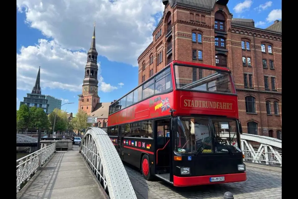 Hamburgo: tour en autobús turístico de 1 hora con guía en directo