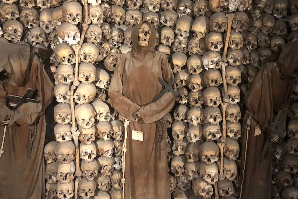 Cripta de los Capuchinos y Santa María de la Victoria