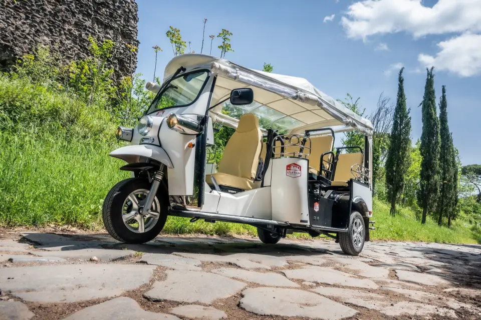 Tour privado en tuk tuk por Roma
