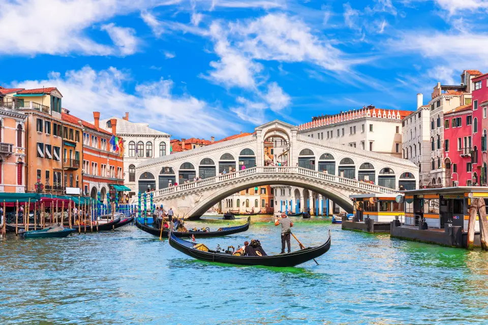 Paseo en góndola por los canales de Venecia con audioguía