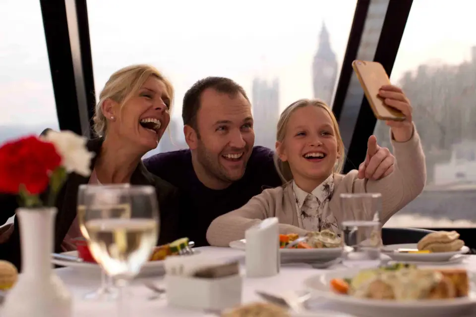 Almuerzo en crucero por el río Támesis de Londres