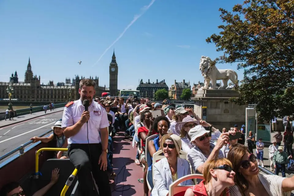 Big Bus London Tour Panorámico Guiado en Directo y Hop-on, Hop-off