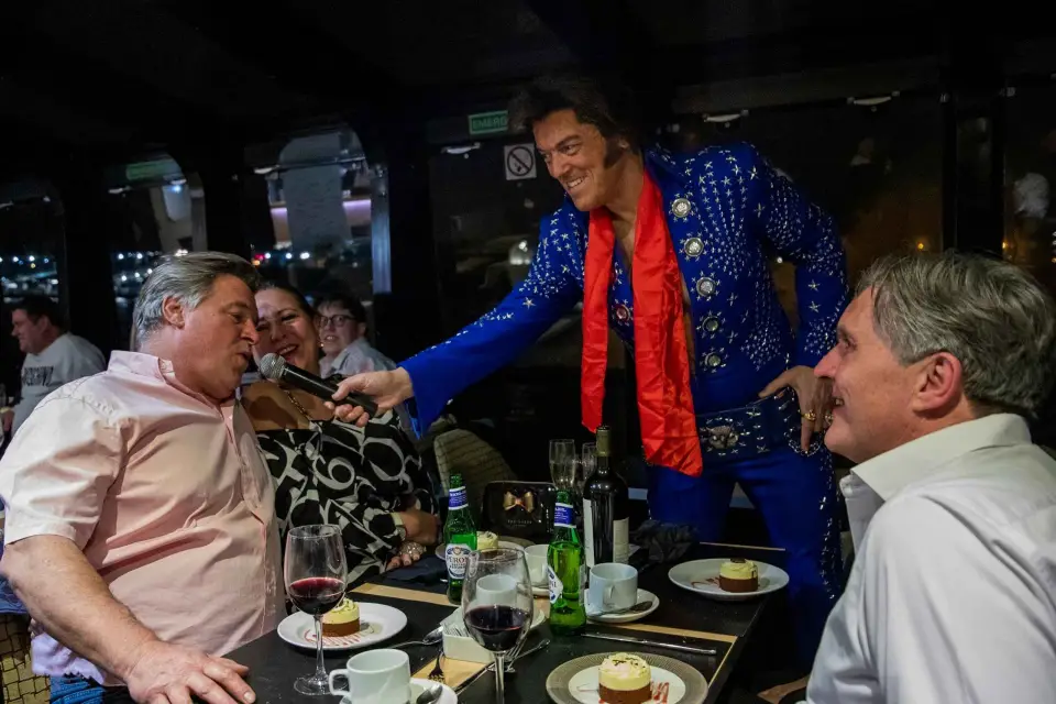 Londres: Cena Crucero con Tributo a Elvis en el río Támesis