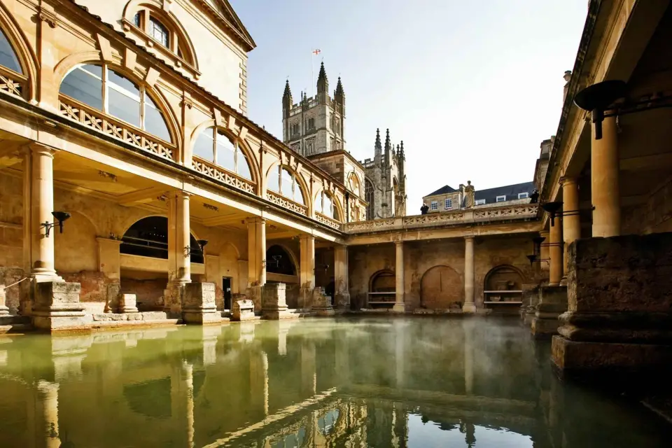 Desde Londres: Excursión de un día a Bath, Avebury y el pueblo de Lacock