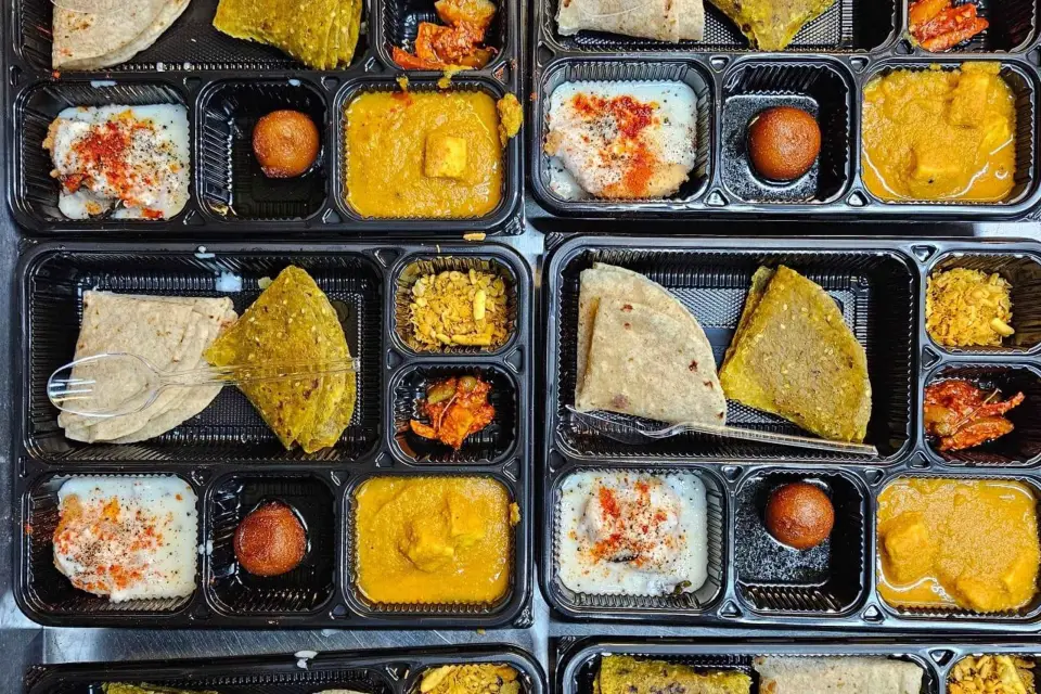 Desde Londres: Excursión de un día a la Isla de Wight con almuerzo indio