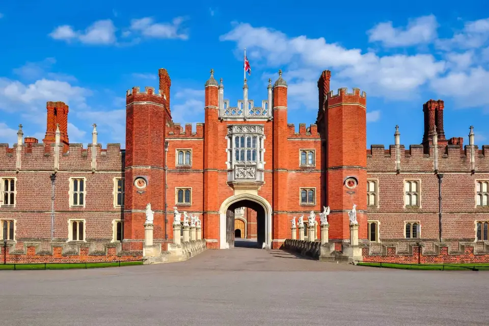 Excursión guiada de un día sin colas al Palacio de Hampton Court desde Londres