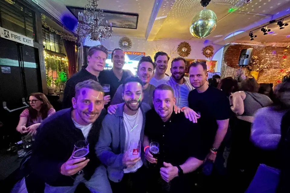 Londres: Pub privado para despedidas de soltero con chupitos gratis