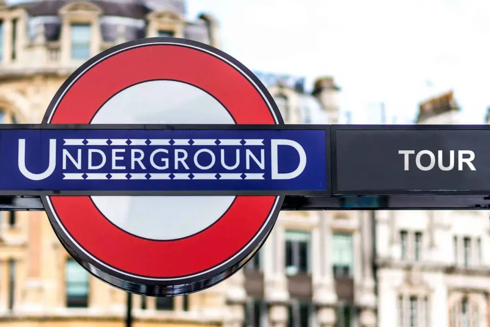Londres: Recorrido a pie por los secretos del metro de Londres