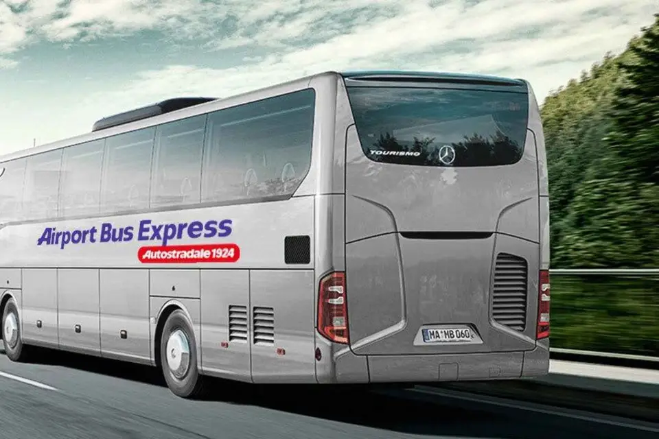 Stratford: Autobús de ida y vuelta al/desde el aeropuerto Stansted de Londres