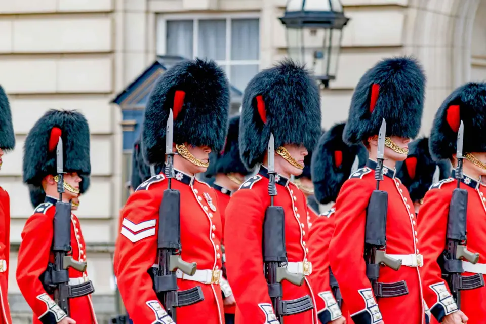 Londres: Tour en autobús turístico de día completo con crucero por el río