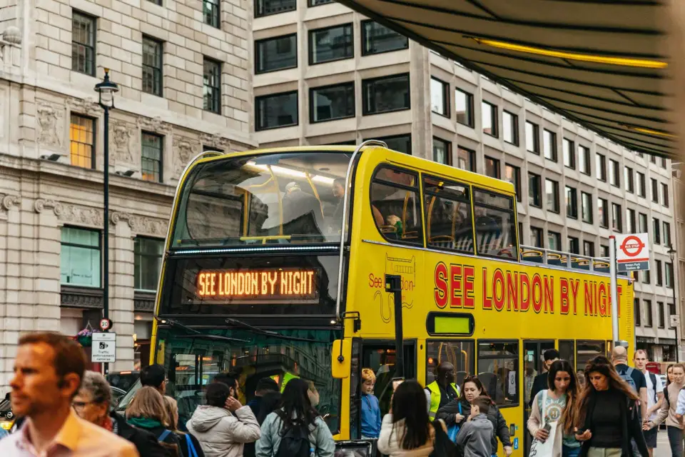 Londres: tour nocturno en autobús turístico descubierto