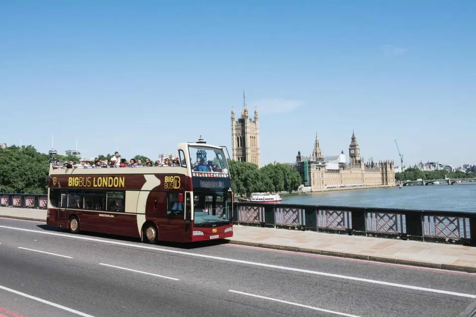 Londres: tour con paradas libres en autobús grande con opción de crucero por el río