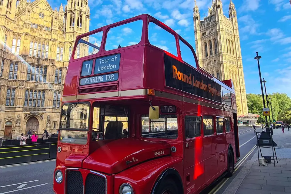 Londres: Visita guiada en un autobús antiguo de techo abierto