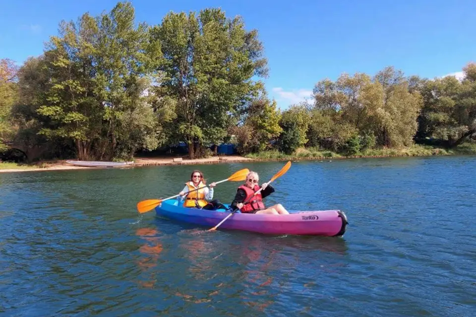 2 horas de canoa por el río Saona, cerca de Lyon