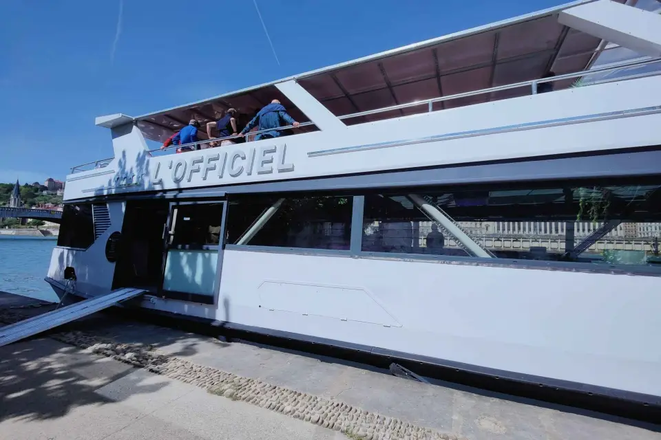 Lyon : a Mâchon along the river whit cruise