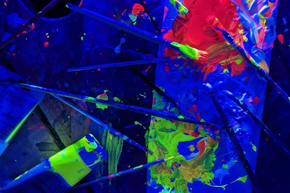 Lyon : Pintura de neón en el estudio de un artista - galería