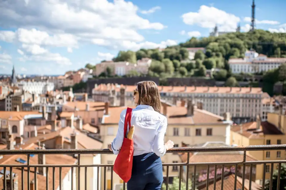 Lyon a Través de los Tiempos: Historia, Cine y Cafés