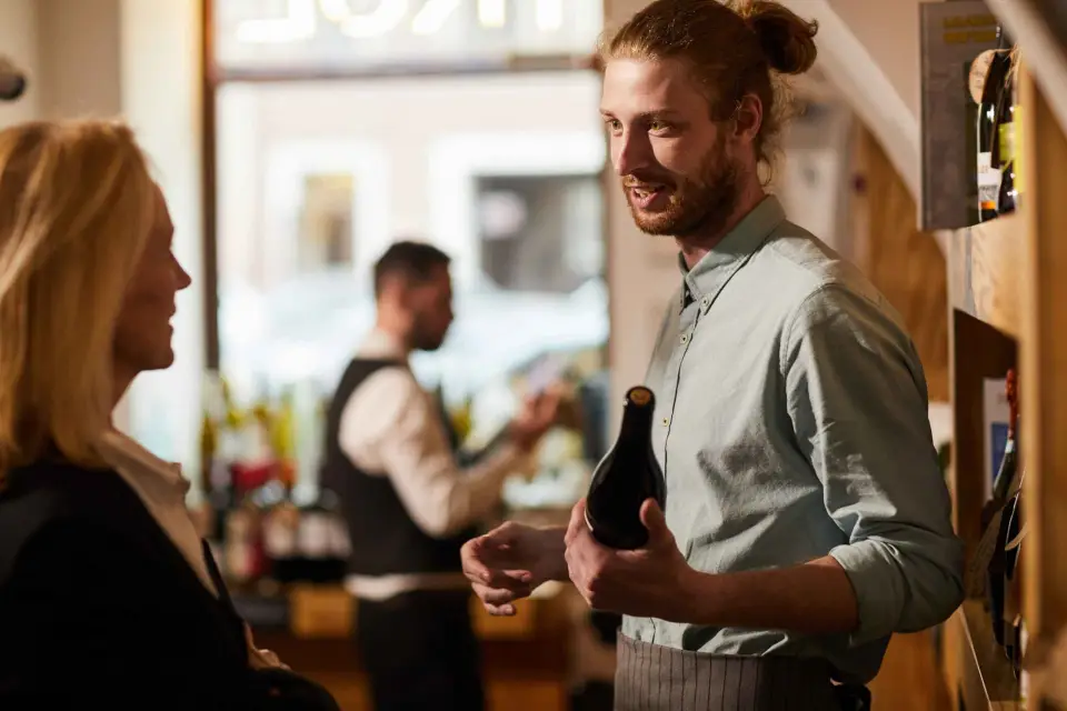 Lyon: Visita musical con cata de vinos