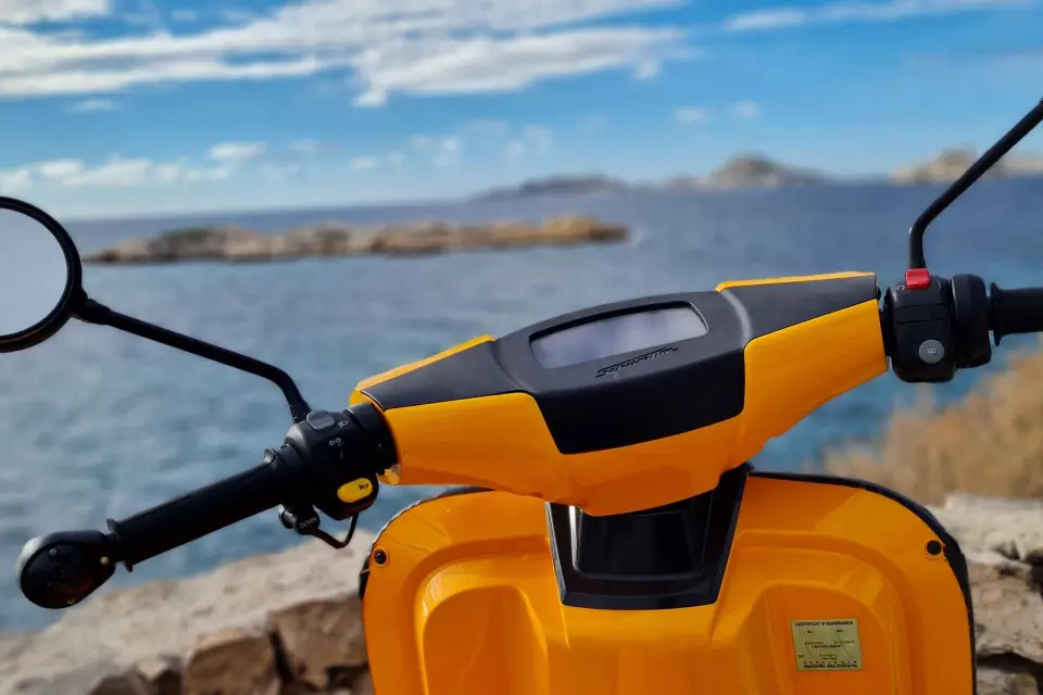 Marsella: Alquiler de motos eléctricas con guía para smartphone