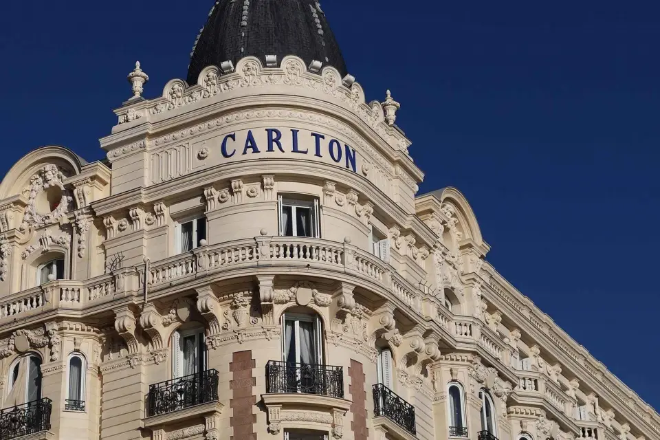 Cannes: Tour guiado a pie privado con guía local
