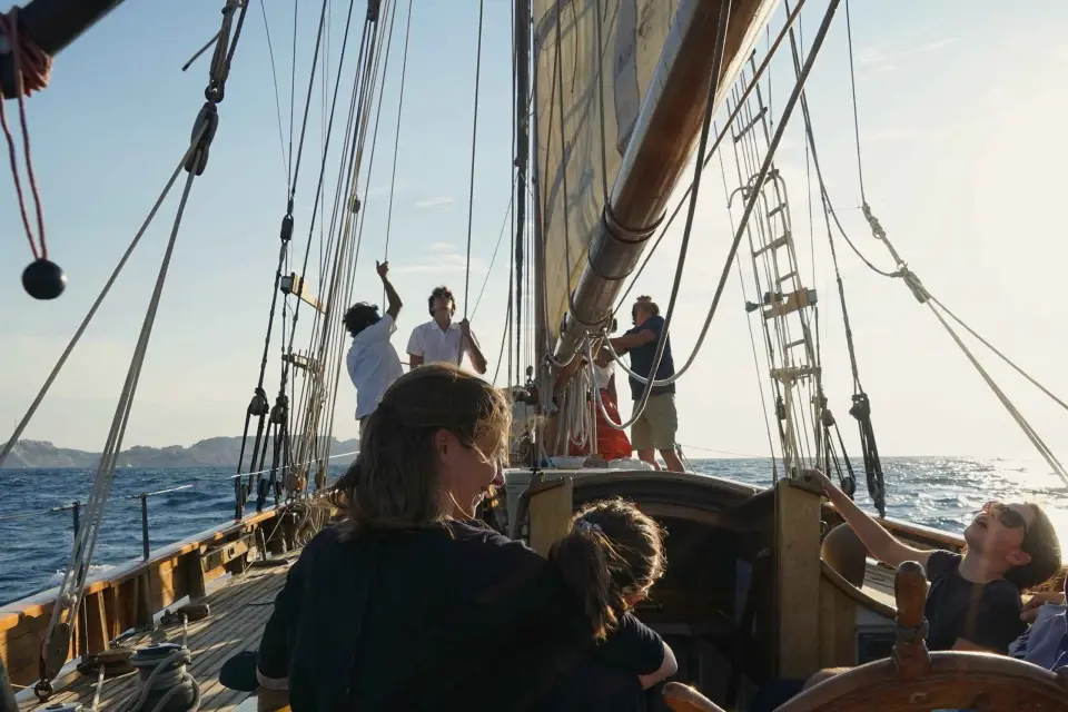 Marsella: Cóctel-Cena en Crucero al Atardecer en las Islas Frioul