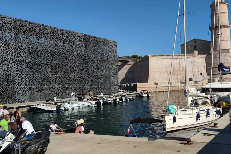 Crucero en barco de medio día por el Archipiélago y las Calanques