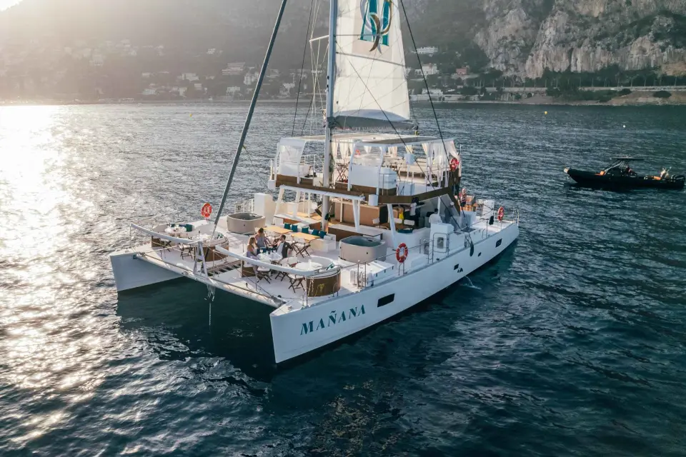 Marsella: Crucero en catamarán por las Calanques con almuerzo y baño