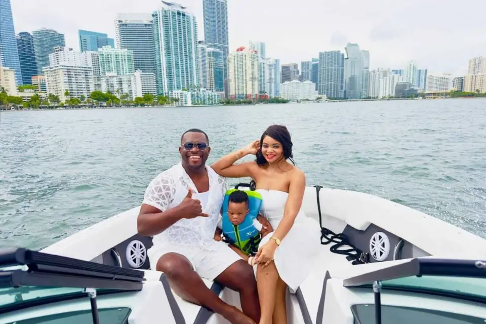 Miami: Alquiler de barco privado con champán y capitán