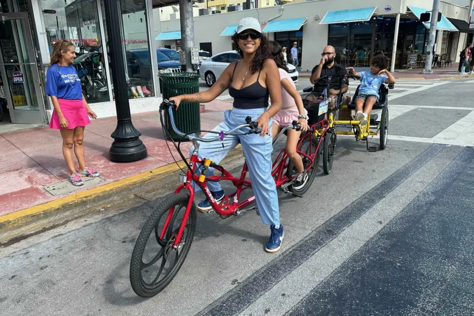 Alquiler de bicicletas eléctricas tándem en Miami Beach