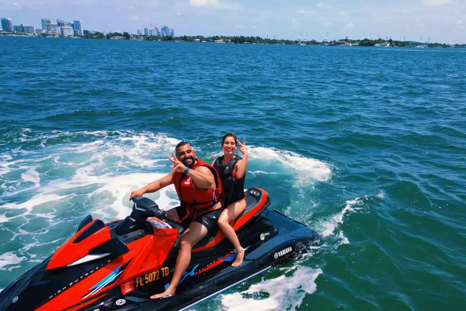 Alquiler de motos acuáticas en la Bahía de Biscayne y paseo en barco gratuito