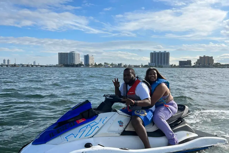 Miami: Alquiler de motos acuáticas y paseo en barco
