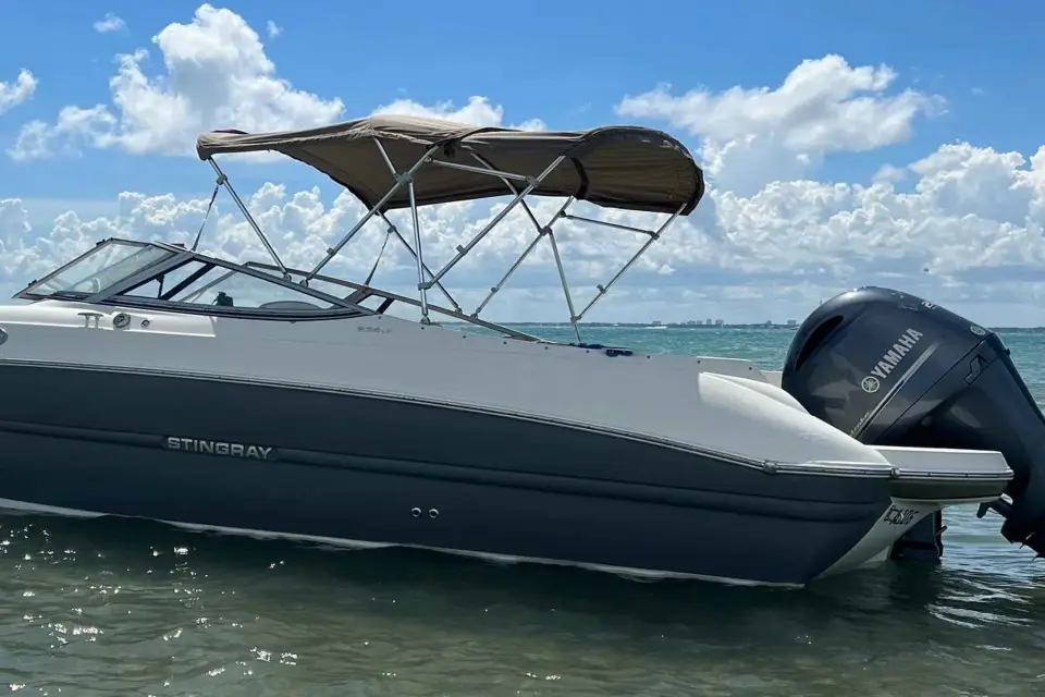 Miami: Barco privado de 24 pies para hasta 8 personas