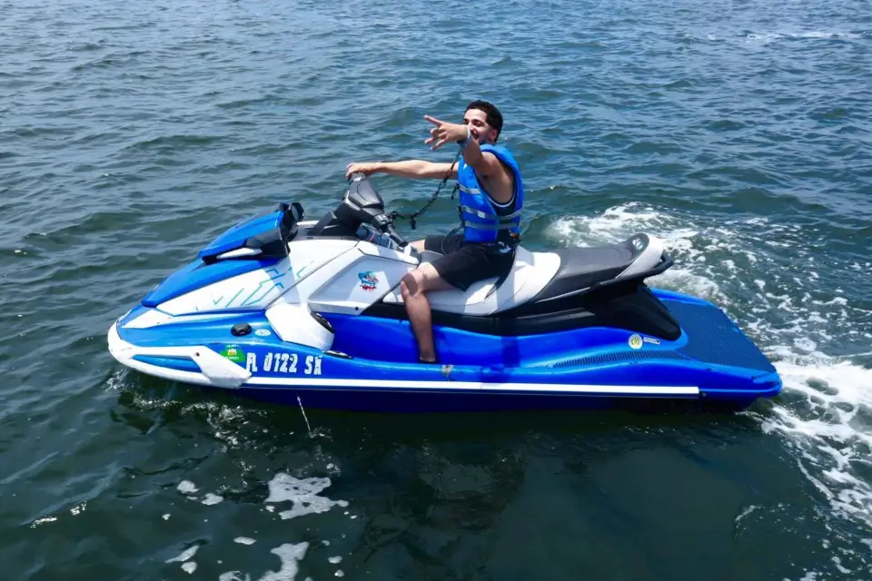 Miami Beach: Alquiler anticipado de moto acuática con paseo en barco
