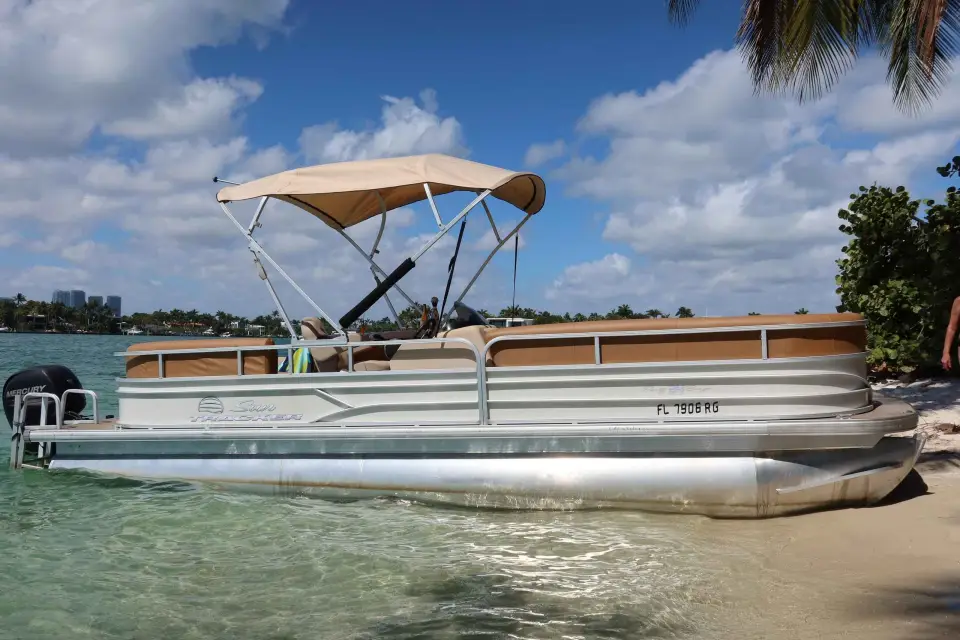 Miami Beach: Millionaire Row Paseo en barco privado