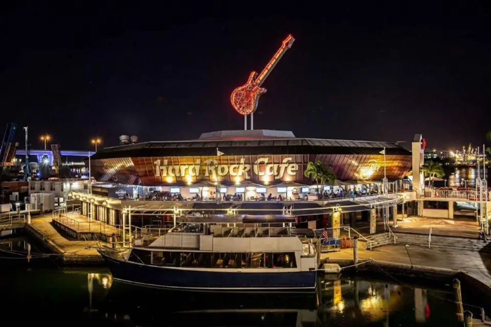 Comida en Hard Rock Cafe Miami en Biscayne Marketplace