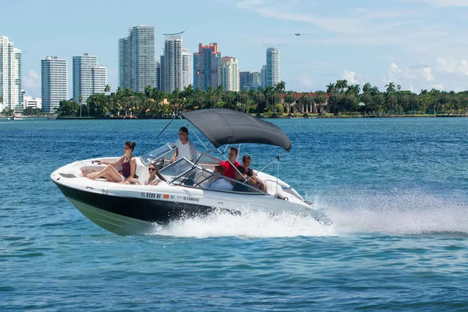 Miami: Excursión guiada en lancha rápida por Miami Beach