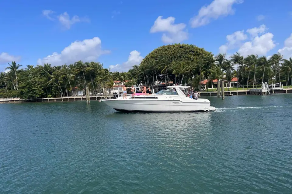Miami: Excursión Privada en Yate de Alquiler con Champán y Snorkel